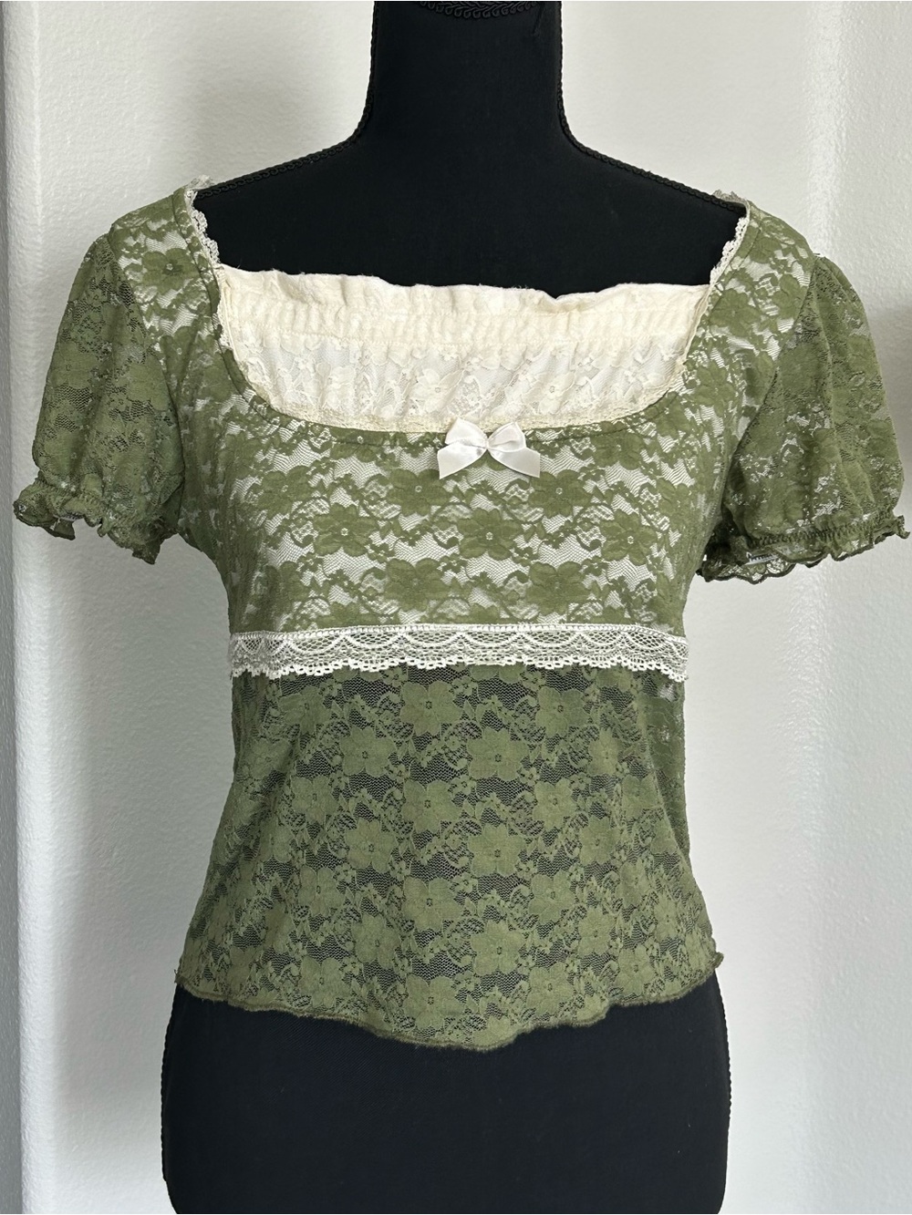 Milkmaid Lace Puff Sleeve Top with Ivory Inset